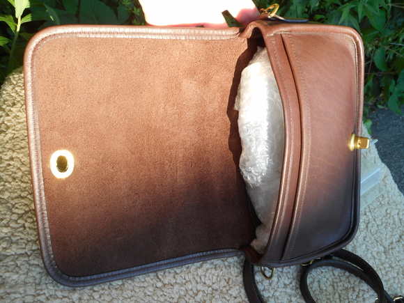 SOLD***Vintage Coach EUC Pocket Purse 9755, in Mahogany - Picture 6 of 10